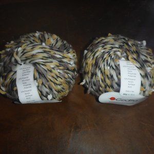 2 Balls Gedifra Arica Wool Blend Yarn - Color 2404 White Cream Gray Black Combo